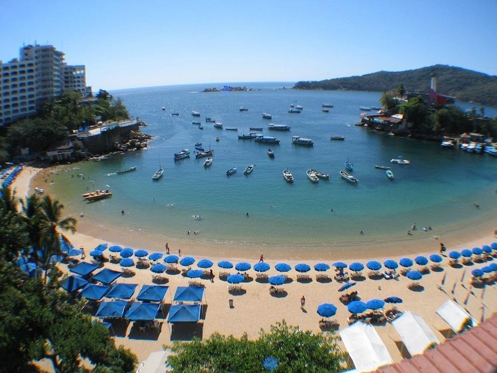 Acamar Hotel 4*